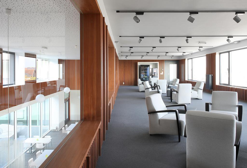 Hotel Middelpunt - Gratis Parking - Ontbijt Inbegrepen! Middelkerke Bagian luar foto