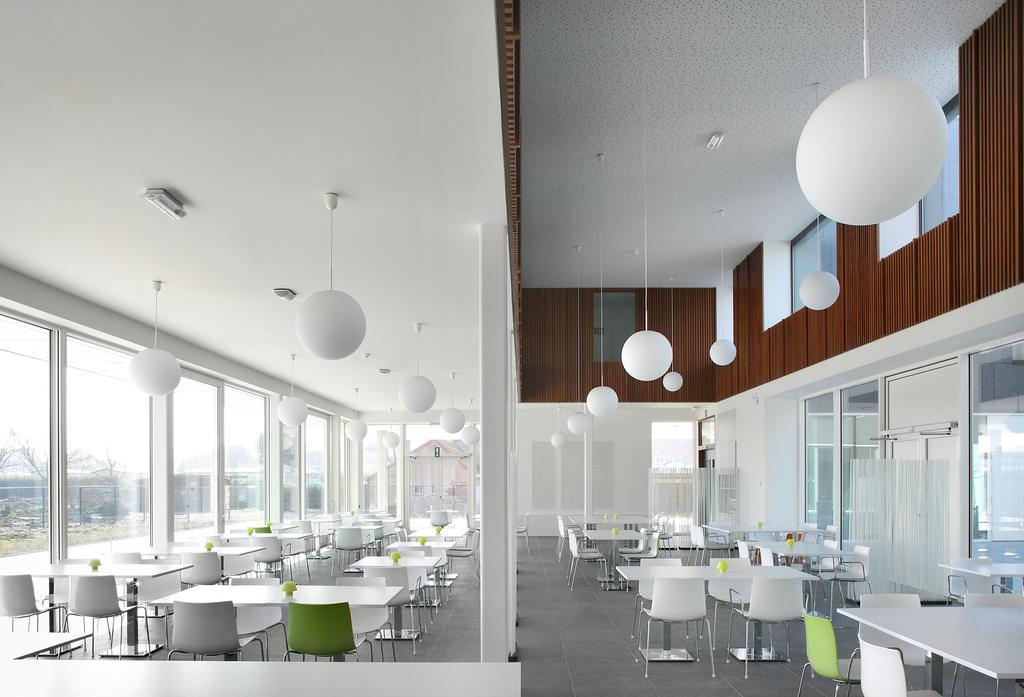 Hotel Middelpunt - Gratis Parking - Ontbijt Inbegrepen! Middelkerke Bagian luar foto