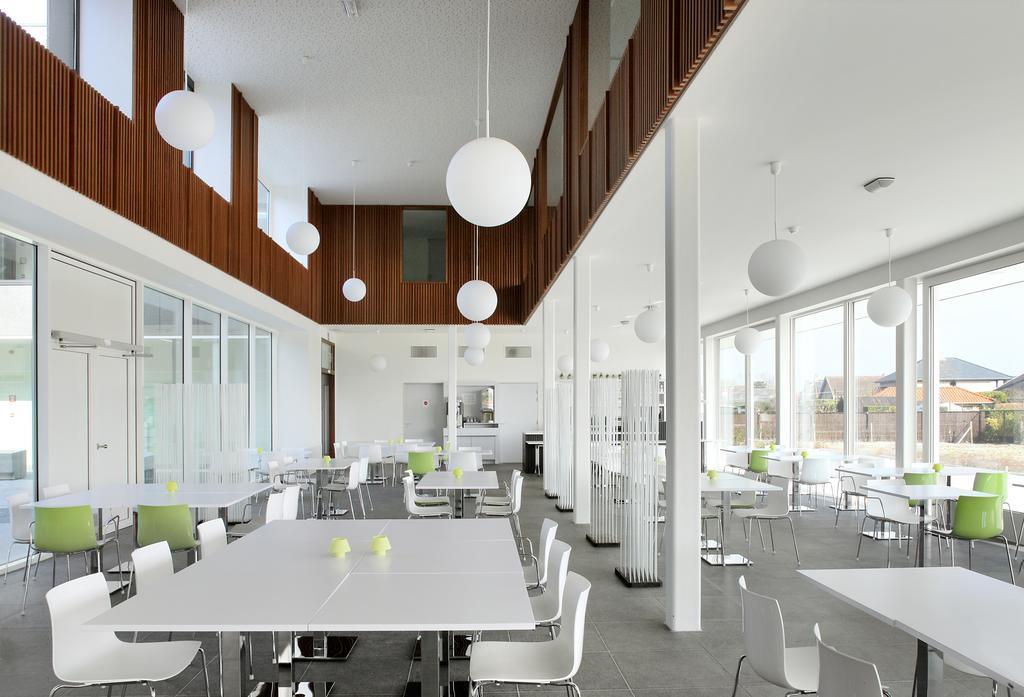 Hotel Middelpunt - Gratis Parking - Ontbijt Inbegrepen! Middelkerke Bagian luar foto