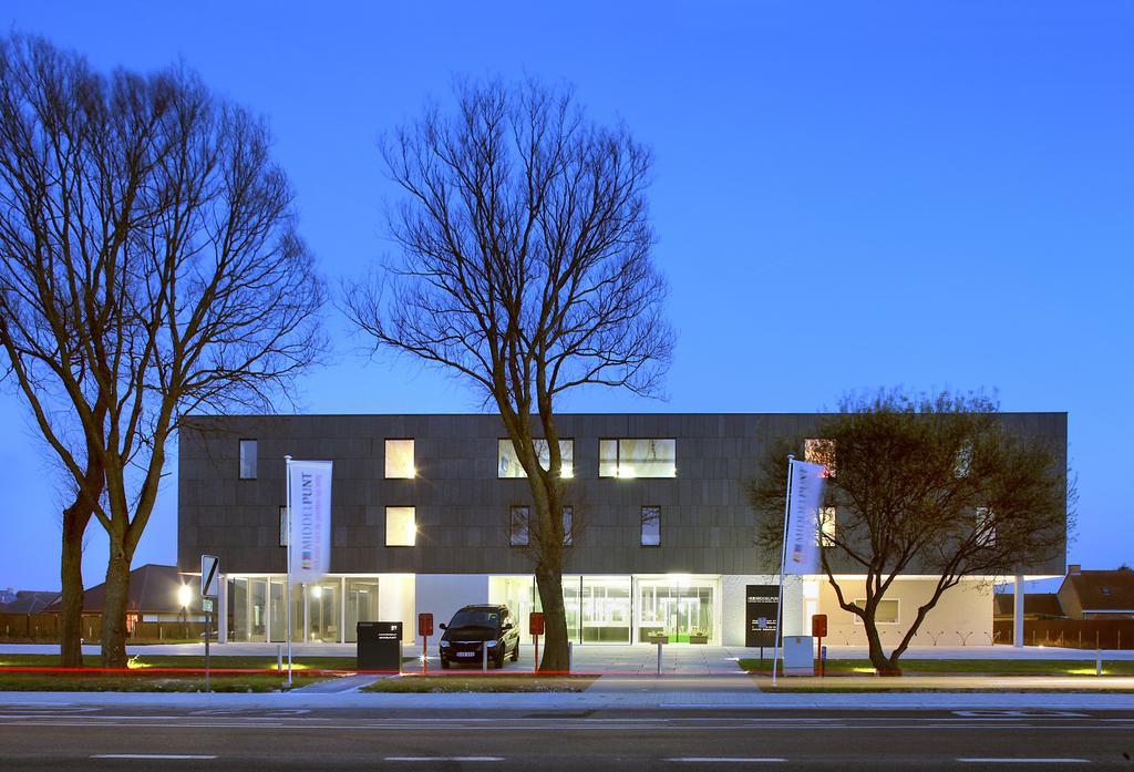 Hotel Middelpunt - Gratis Parking - Ontbijt Inbegrepen! Middelkerke Bagian luar foto