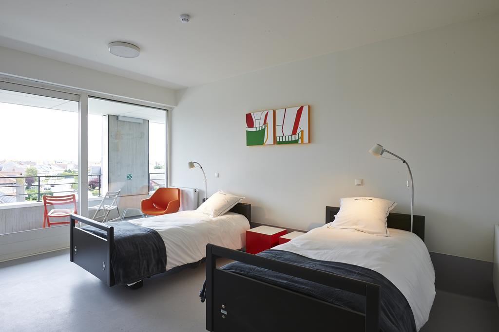 Hotel Middelpunt - Gratis Parking - Ontbijt Inbegrepen! Middelkerke Ruang foto
